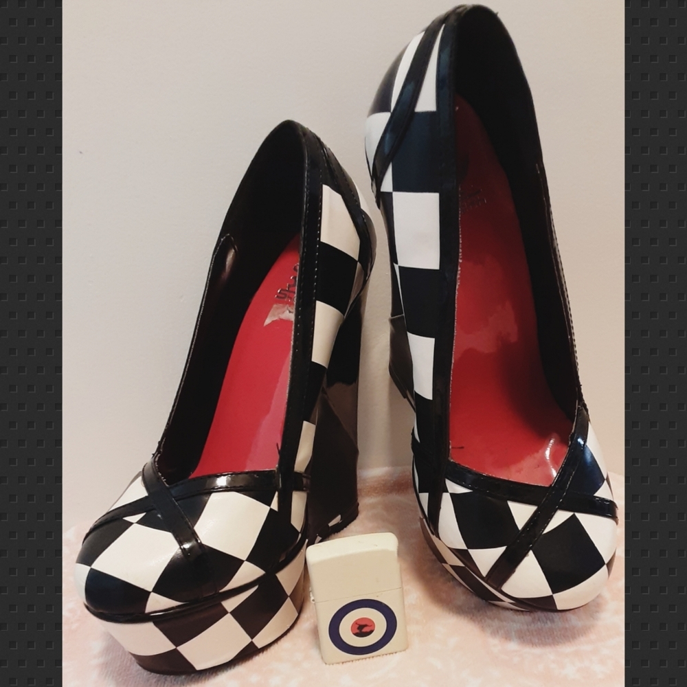 Sheikh Checkered platform wedges - EUC